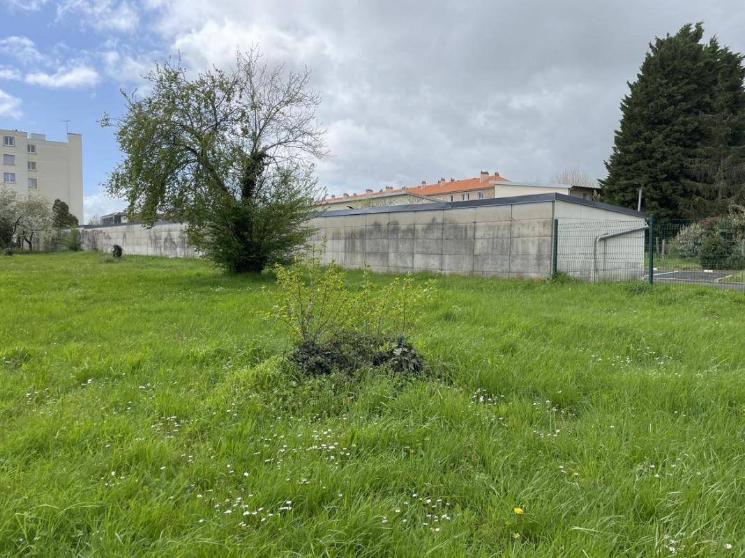 Terrain seul à Châteauroux en Indre (36) de 656 m² à vendre au prix de 51300€ - 2