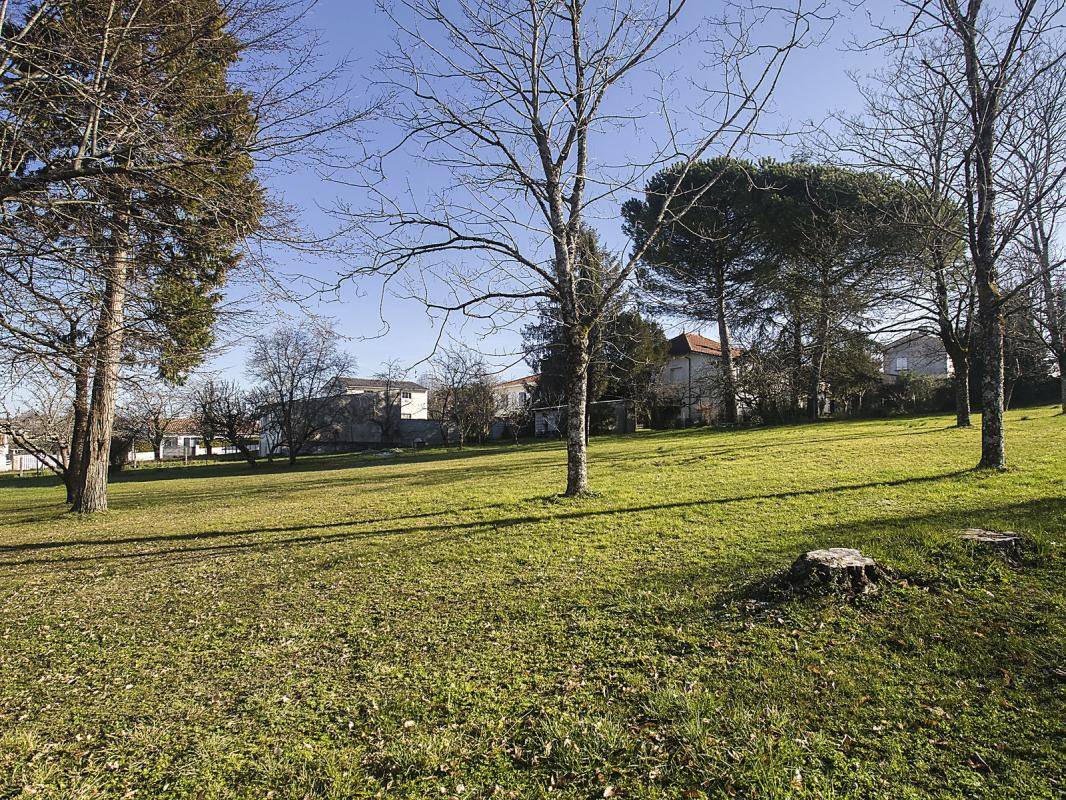 Terrain seul à Fléac en Charente (16) de 3754 m² à vendre au prix de 302000€ - 2