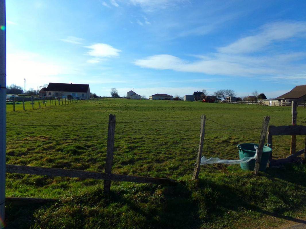 Terrain seul à Charolles en Saône-et-Loire (71) de 3500 m² à vendre au prix de 48000€ - 2