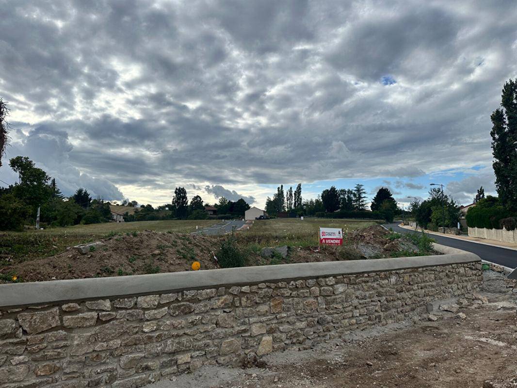 Terrain seul à Artonne en Puy-de-Dôme (63) de 661 m² à vendre au prix de 62000€ - 1