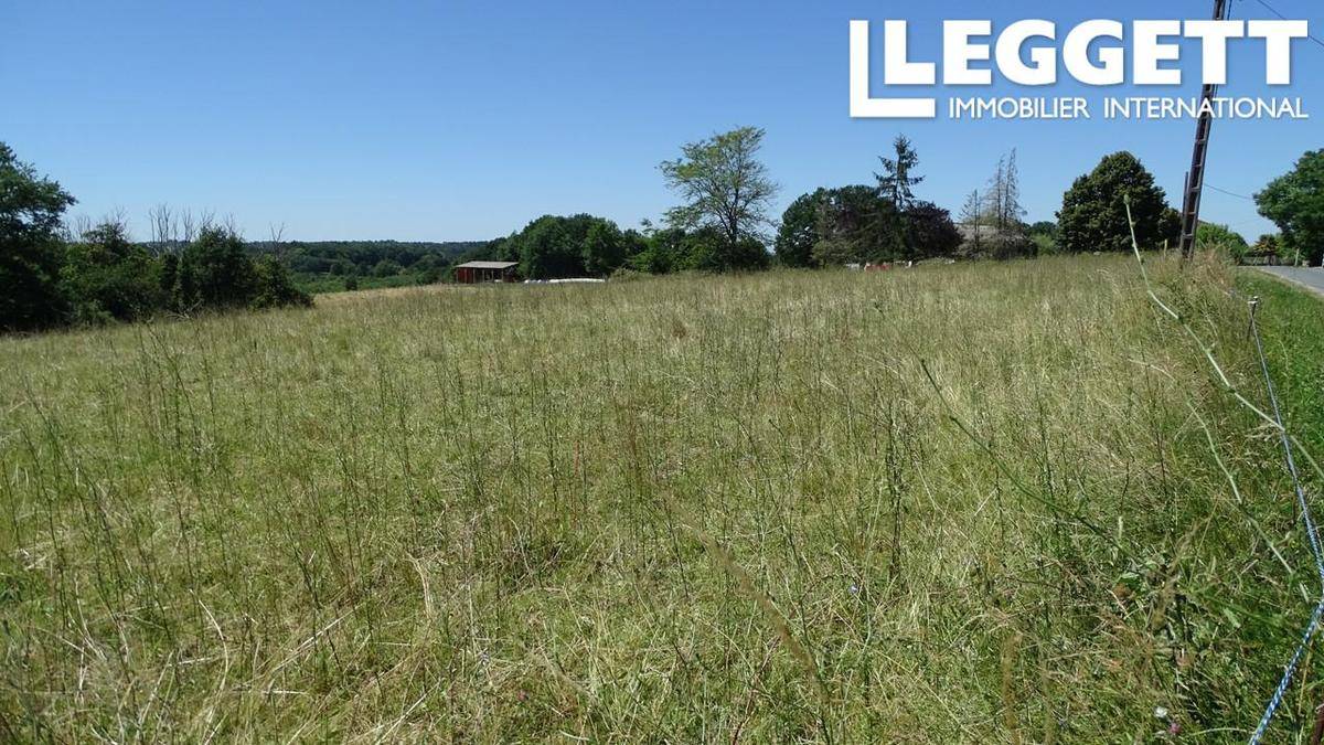 Terrain seul à Limeyrat en Dordogne (24) de 8647 m² à vendre au prix de 43000€ - 4