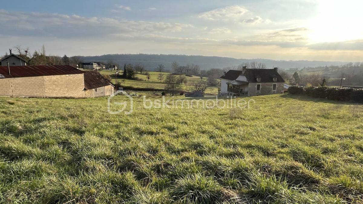 Terrain seul à Peyrignac en Dordogne (24) de 2400 m² à vendre au prix de 29500€ - 1