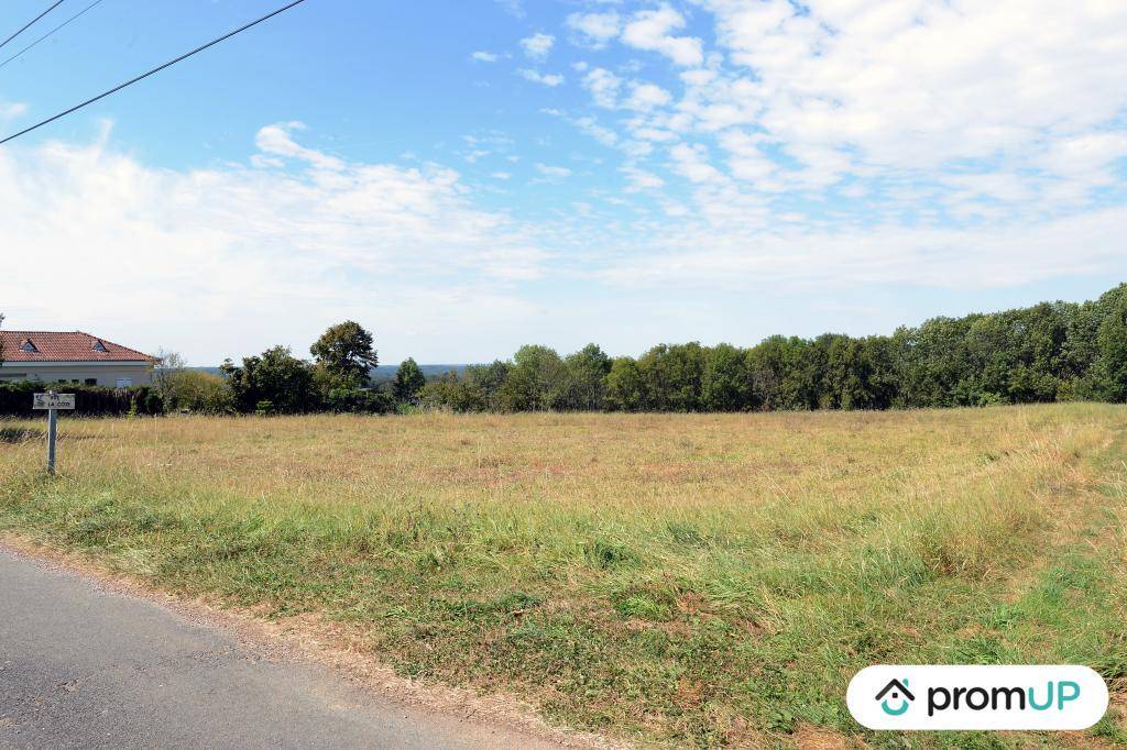 Terrain seul à Nontron en Dordogne (24) de 9582 m² à vendre au prix de 78000€ - 3