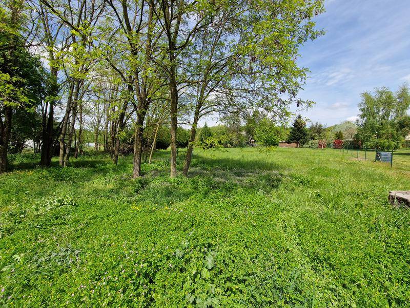 Terrain seul à Tonnay-Charente en Charente-Maritime (17) de 2245 m² à vendre au prix de 162000€ - 2
