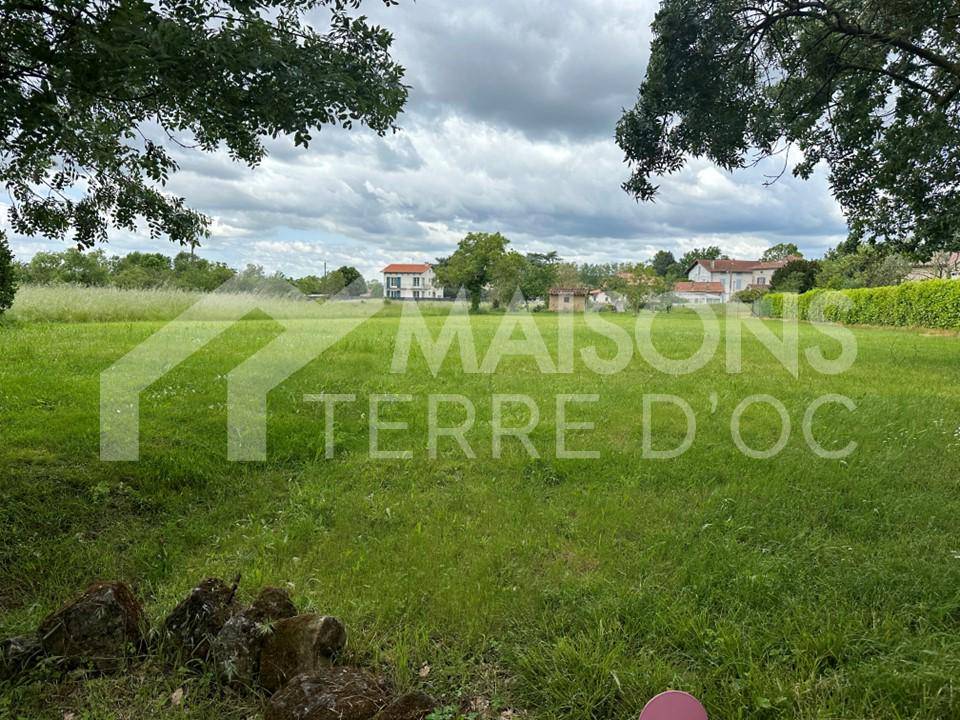 Terrain seul à Castres en Tarn (81) de 2640 m² à vendre au prix de 88000€ - 2