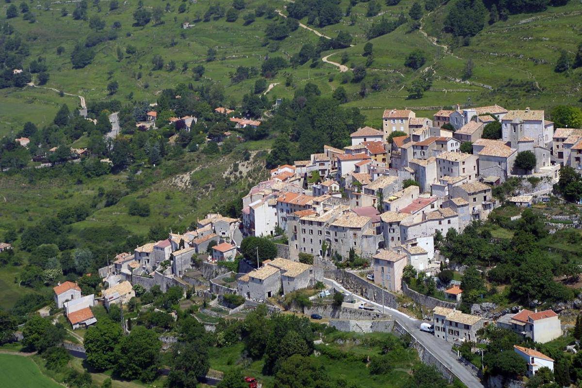 Terrain seul à Coursegoules en Alpes-Maritimes (06) de 1470 m² à vendre au prix de 125000€ - 1