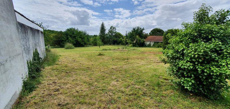 Terrain seul à Ruelle-sur-Touvre en Charente (16) de 1309 m² à vendre au prix de 85000€ - 2