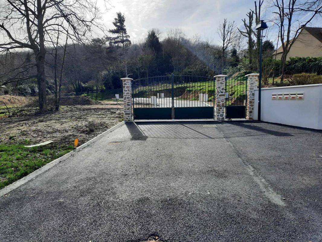 Terrain seul à Bazoches-sur-Guyonne en Yvelines (78) de 690 m² à vendre au prix de 251300€ - 2