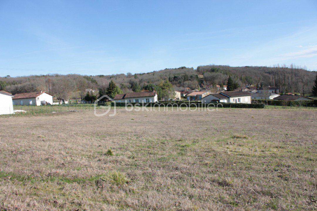 Terrain seul à Paussac-et-Saint-Vivien en Dordogne (24) de 5693 m² à vendre au prix de 43000€ - 4