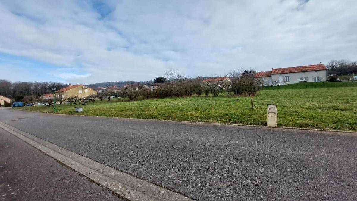 Terrain seul à Arry en Moselle (57) de 830 m² à vendre au prix de 141000€ - 1