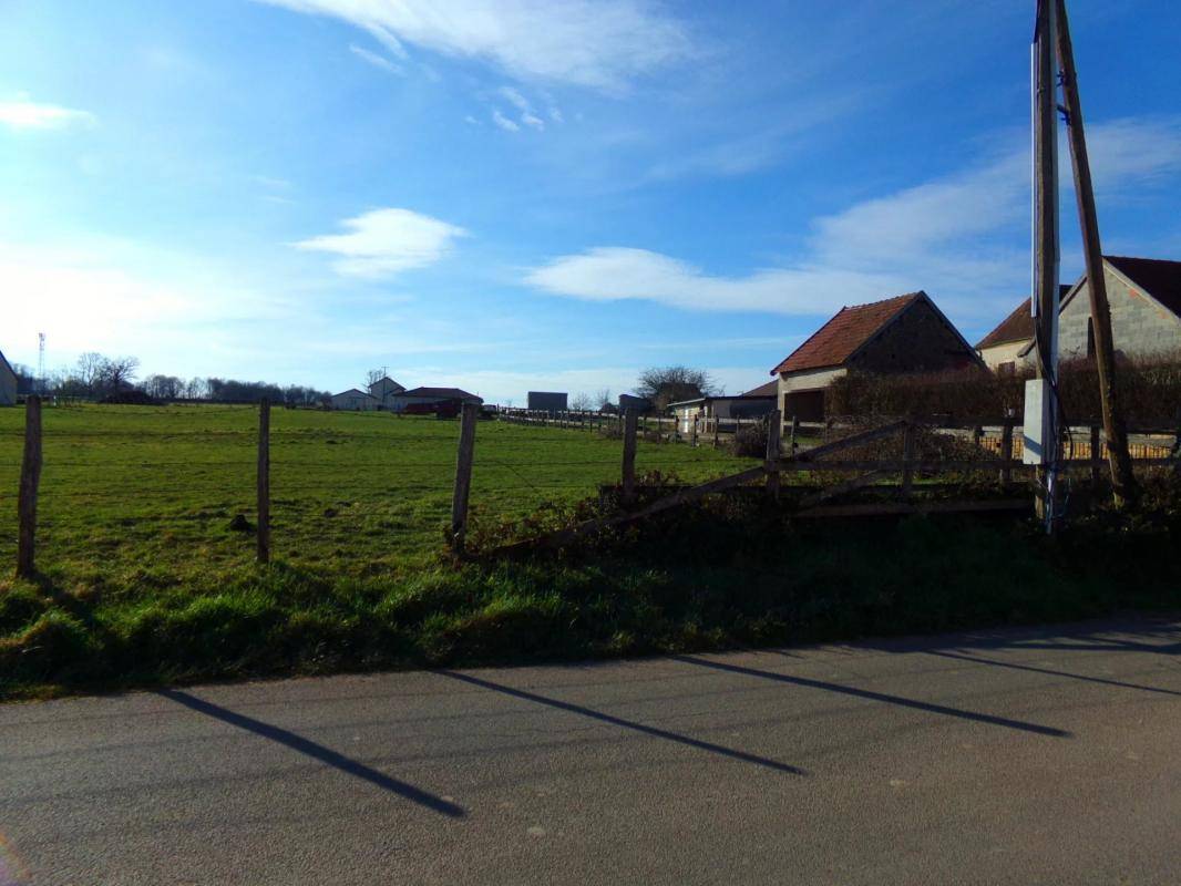 Terrain seul à Charolles en Saône-et-Loire (71) de 3500 m² à vendre au prix de 48000€ - 3
