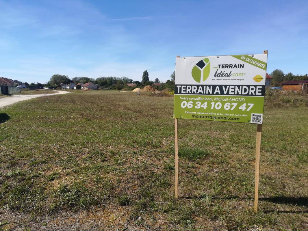 Terrain seul à Vinon en Cher (18) de 955 m² à vendre au prix de 24201€ - 1