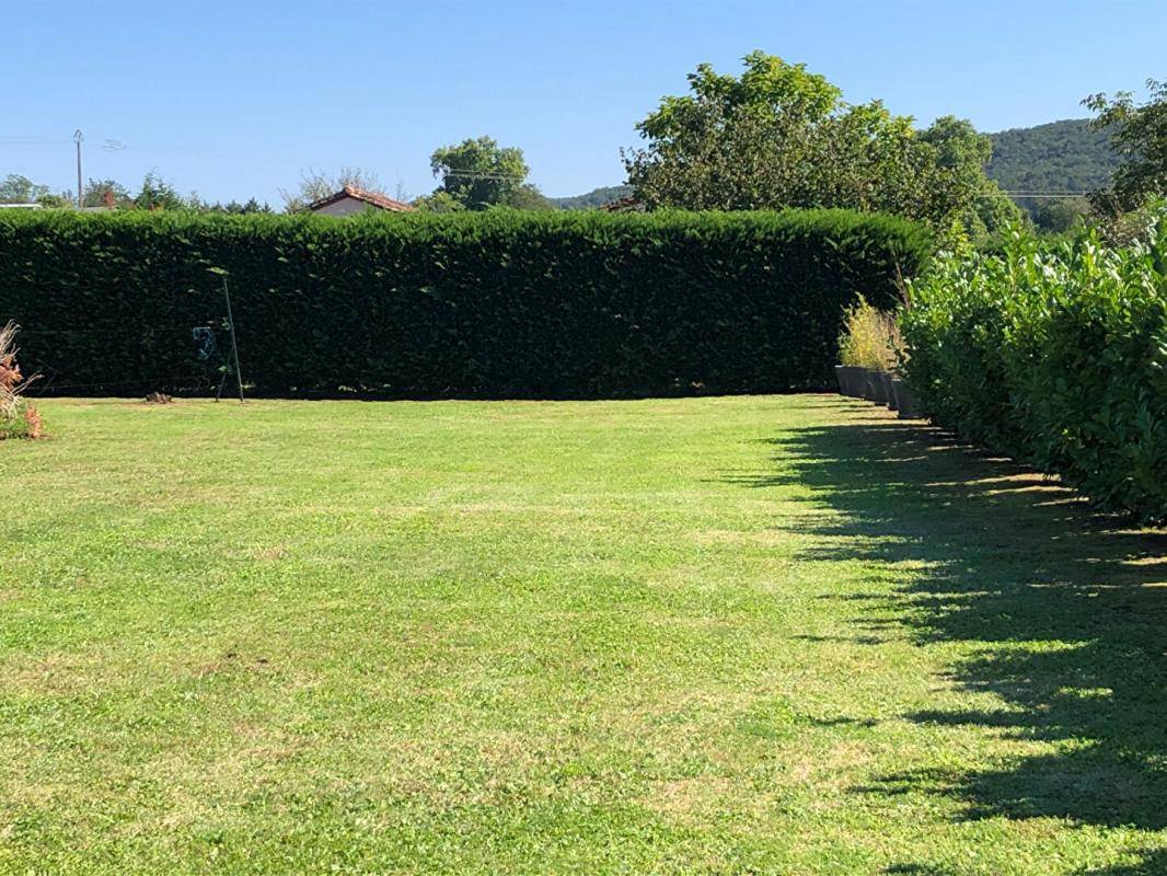 Terrain seul à Montignac-Lascaux en Dordogne (24) de 1200 m² à vendre au prix de 43990€ - 2