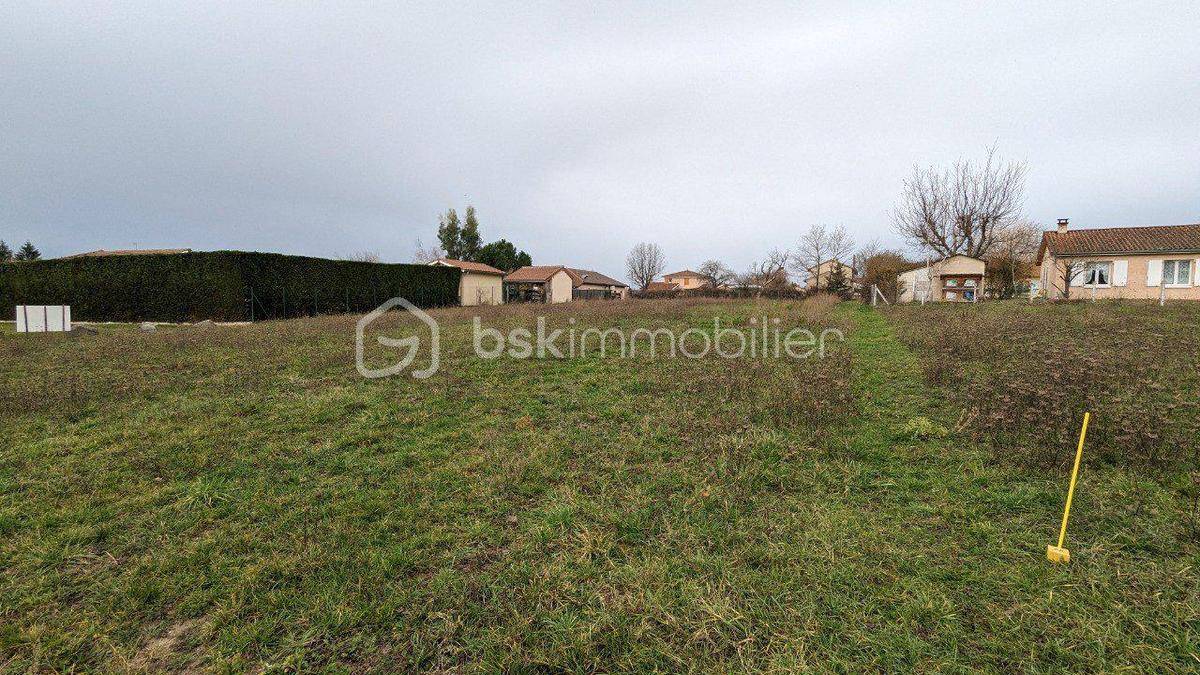 Terrain seul à Cleppé en Loire (42) de 783 m² à vendre au prix de 53000€ - 1