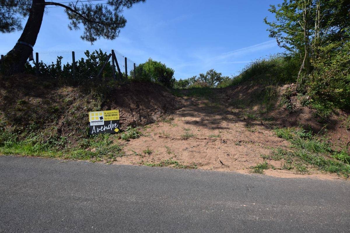 Terrain seul à Dampniat en Corrèze (19) de 2400 m² à vendre au prix de 67000€