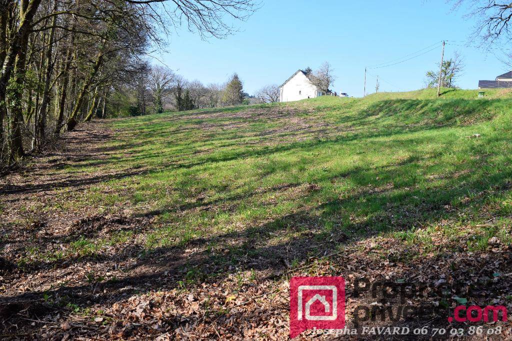 Terrain seul à Treignac en Corrèze (19) de 3657 m² à vendre au prix de 19000€ - 3