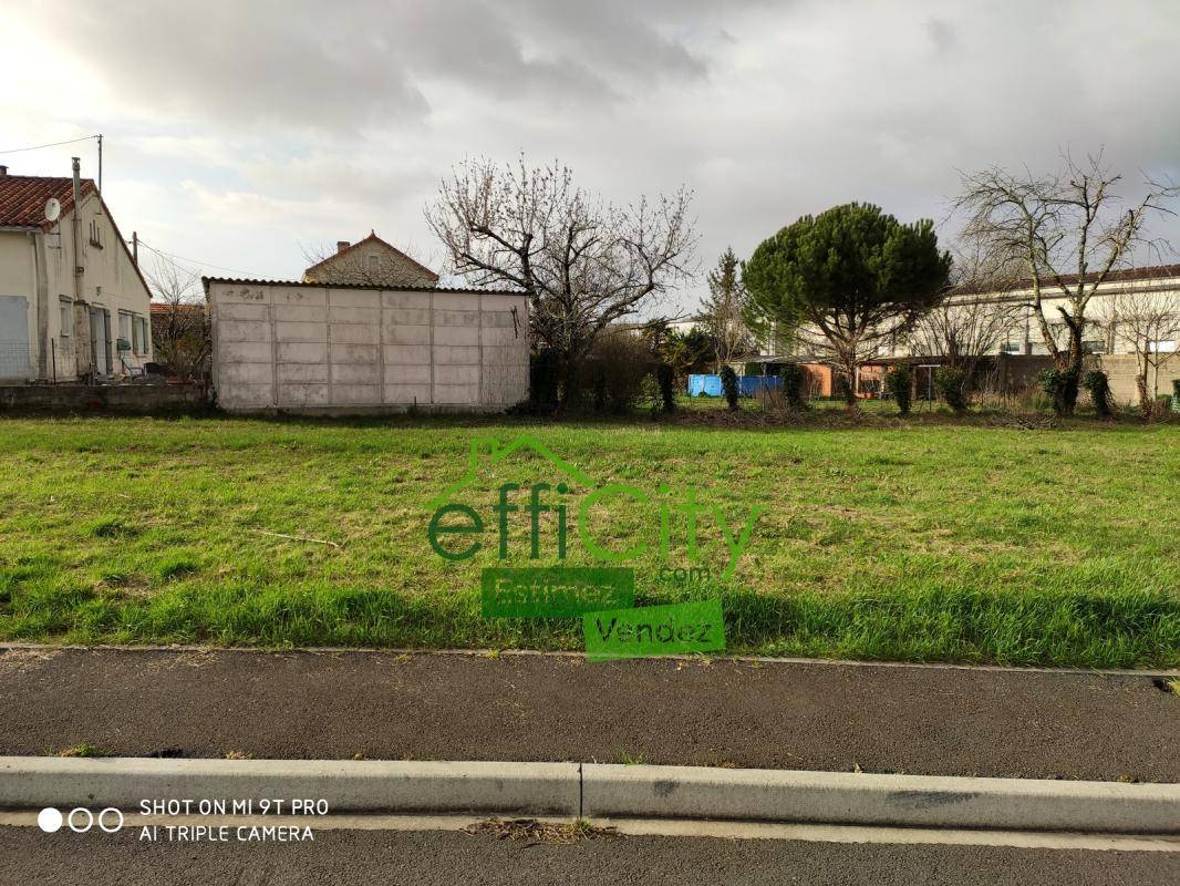 Terrain seul à Ruelle-sur-Touvre en Charente (16) de 400 m² à vendre au prix de 43020€ - 1
