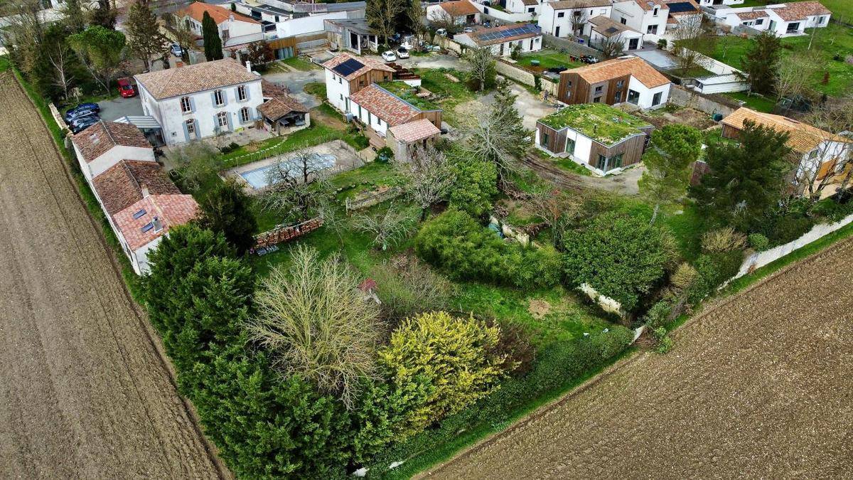 Terrain seul à Sainte-Soulle en Charente-Maritime (17) de 100 m² à vendre au prix de 177446€ - 1