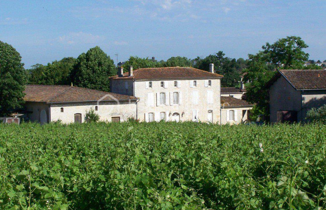 Terrain seul à Blaye en Gironde (33) de 180800 m² à vendre au prix de 1590000€ - 1