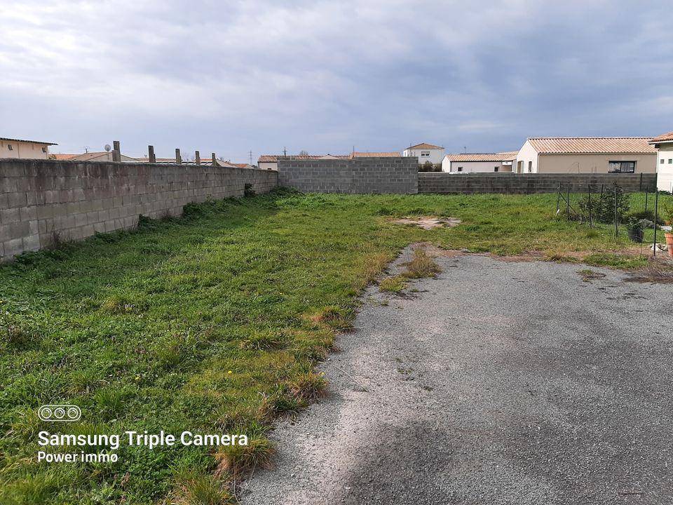 Terrain seul à Bourcefranc-le-Chapus en Charente-Maritime (17) de 726 m² à vendre au prix de 128000€ - 2