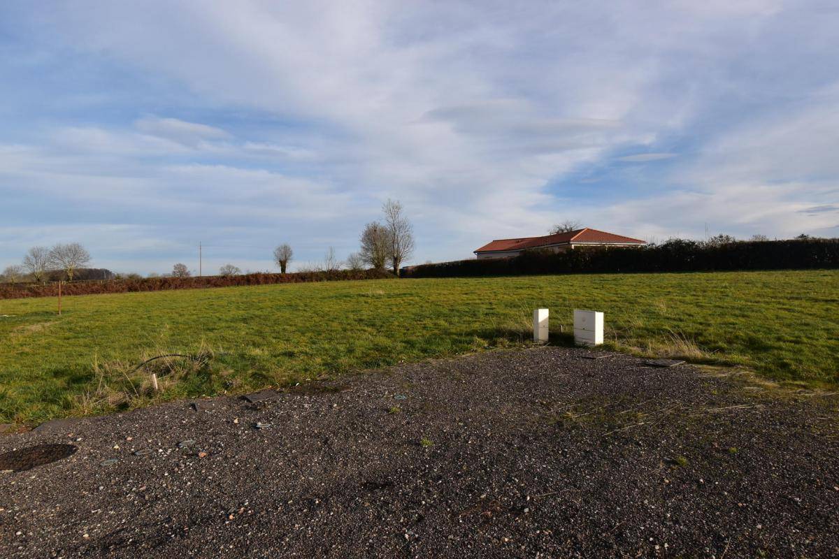 Terrain seul à Saint-Christophe-en-Brionnais en Saône-et-Loire (71) de 1150 m² à vendre au prix de 24000€ - 1