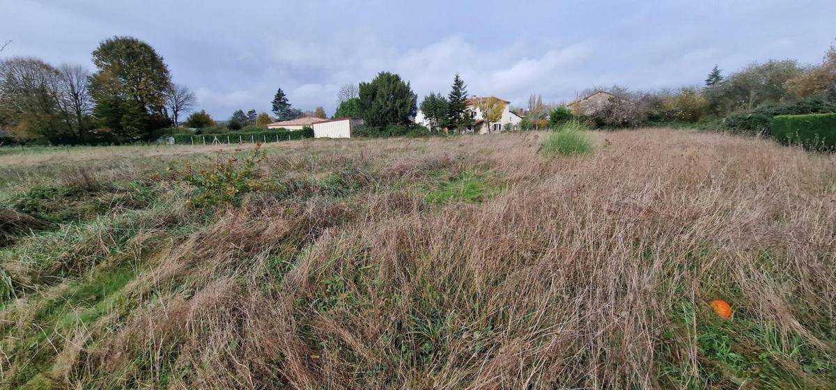 Terrain seul à Saint-Léon-sur-l'Isle en Dordogne (24) de 2284 m² à vendre au prix de 39000€ - 2