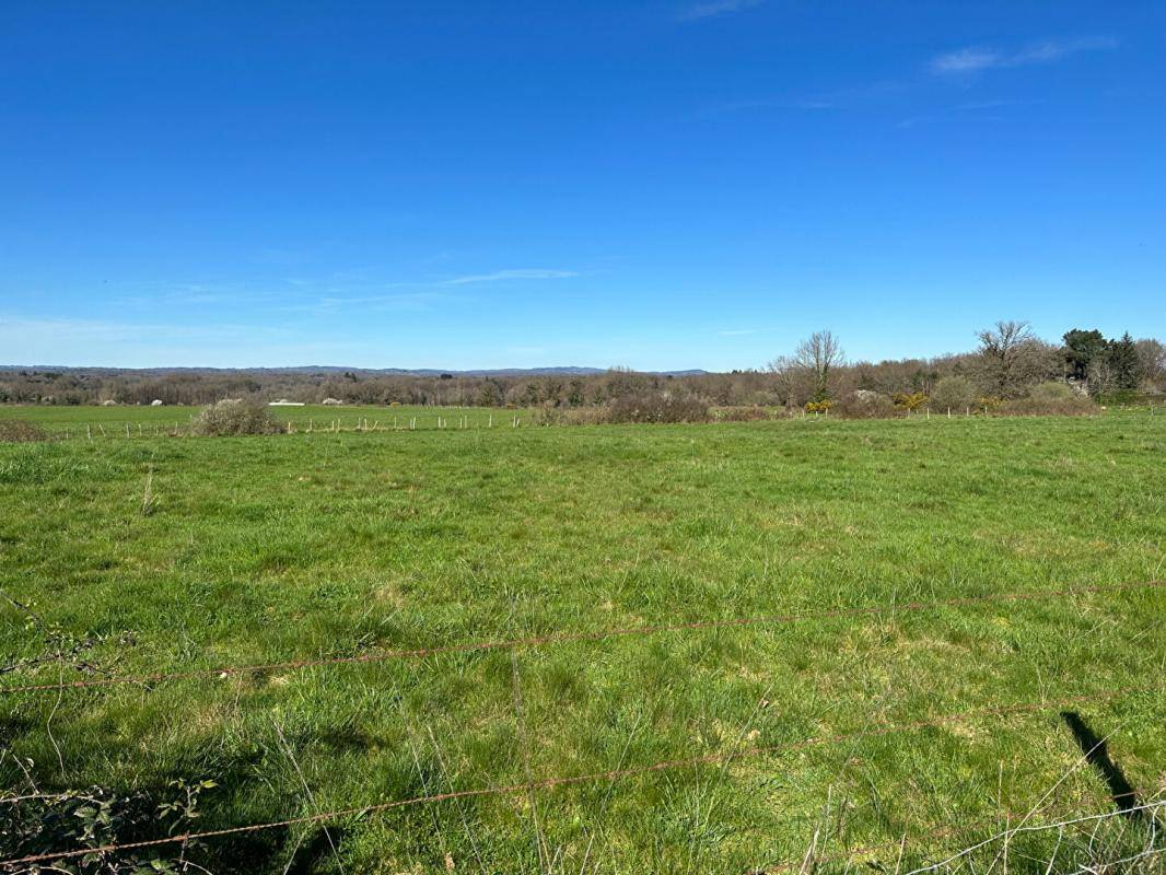 Terrain seul à Thiviers en Dordogne (24) de 2400 m² à vendre au prix de 26000€ - 2