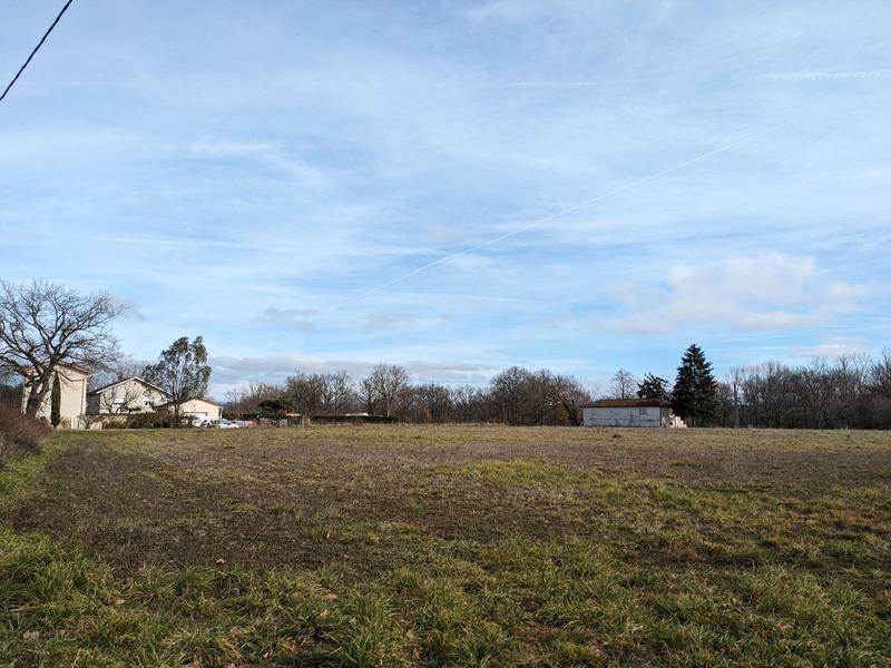 Terrain seul à Feurs en Loire (42) de 2200 m² à vendre au prix de 97000€ - 2