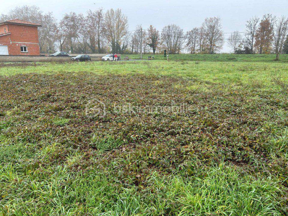 Terrain seul à Castelsarrasin en Tarn-et-Garonne (82) de 1500 m² à vendre au prix de 75000€ - 2