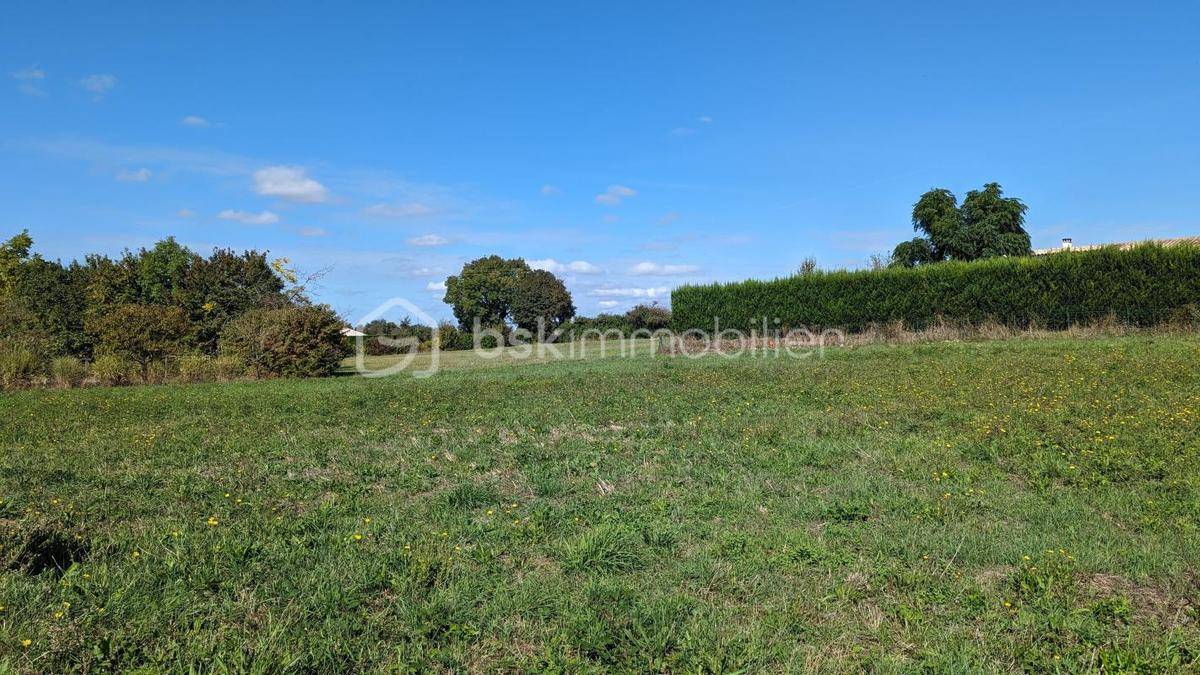 Terrain seul à Champagne en Charente-Maritime (17) de 1086 m² à vendre au prix de 69000€
