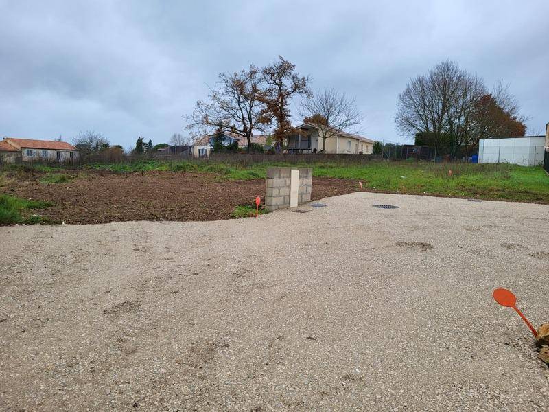 Terrain seul à Ruelle-sur-Touvre en Charente (16) de 600 m² à vendre au prix de 56500€ - 1