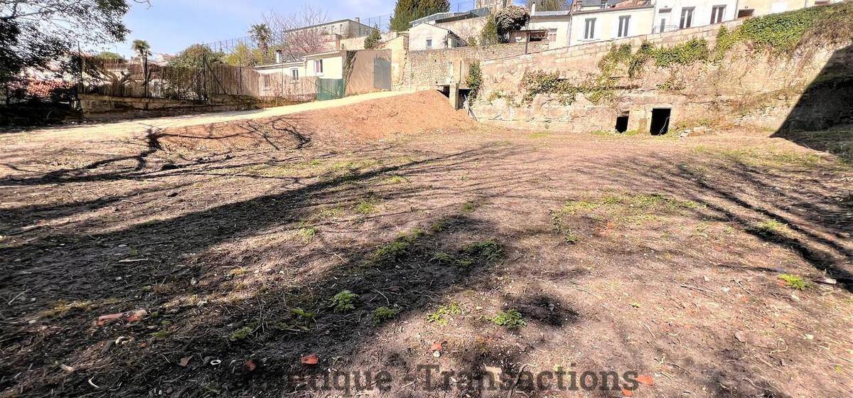 Terrain seul à Saintes en Charente-Maritime (17) de 839 m² à vendre au prix de 116600€ - 1