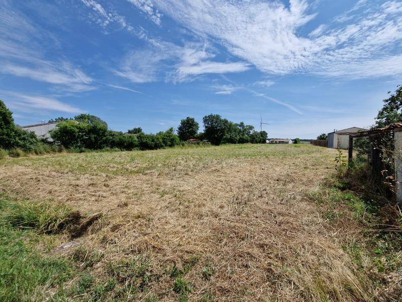 Terrain seul à Tonnay-Boutonne en Charente-Maritime (17) de 1254 m² à vendre au prix de 29000€ - 1