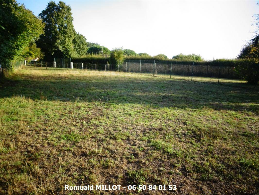 Terrain seul à Soyaux en Charente (16) de 700 m² à vendre au prix de 80000€ - 1