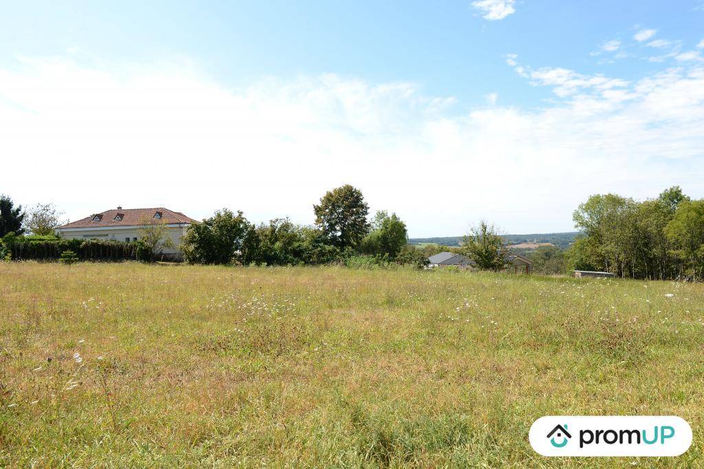 Terrain seul à Nontron en Dordogne (24) de 9582 m² à vendre au prix de 78000€ - 2