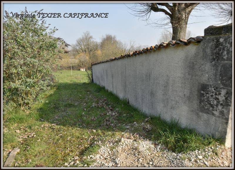 Terrain seul à Saint-Jean-d'Angély en Charente-Maritime (17) de 1217 m² à vendre au prix de 20000€ - 2