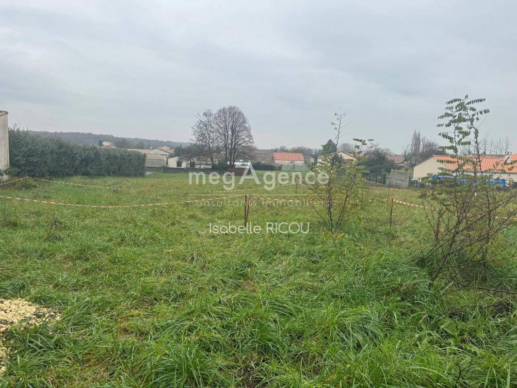 Terrain seul à Le Gua en Charente-Maritime (17) de 900 m² à vendre au prix de 116000€ - 1