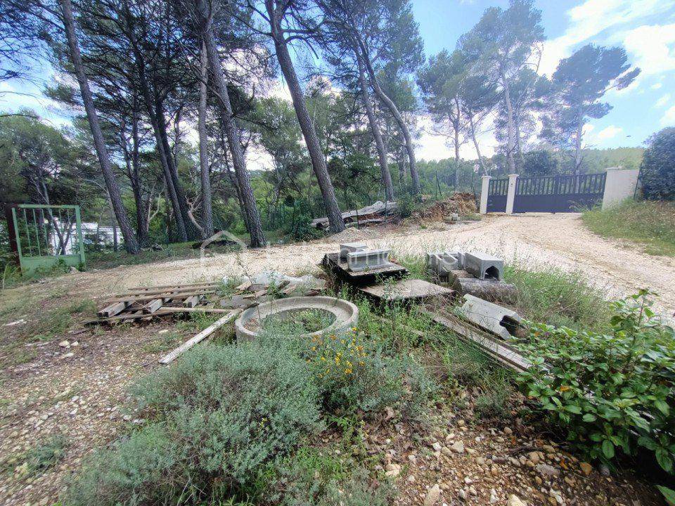 Terrain seul à La Roque-d'Anthéron en Bouches-du-Rhône (13) de 929 m² à vendre au prix de 126000€ - 1