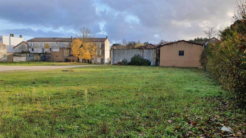 Terrain seul à La Couronne en Charente (16) de 2732 m² à vendre au prix de 176000€