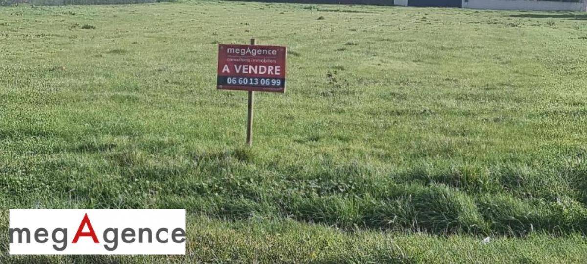 Terrain seul à Préguillac en Charente-Maritime (17) de 682 m² à vendre au prix de 61970€ - 1