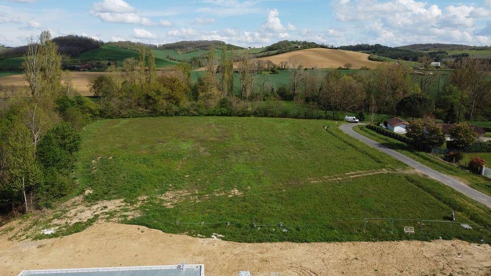 Terrain seul à L'Isle-en-Dodon en Haute-Garonne (31) de 8500 m² à vendre au prix de 55000€ - 2
