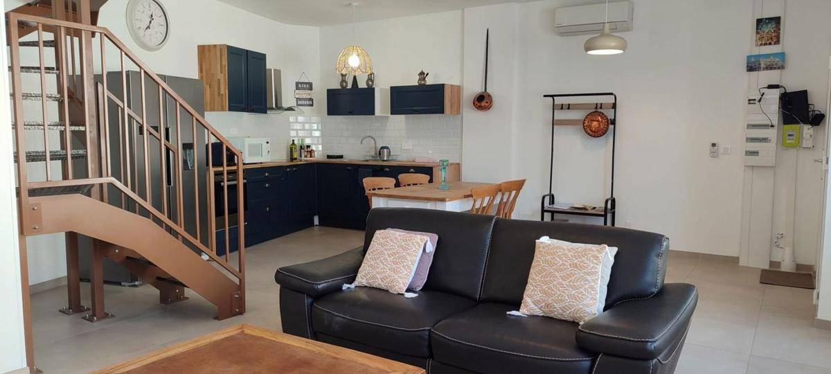 Image de l'annonce CHARMANTE MAISON DE VILLAGE RENOVEE AVEC TERRASSE