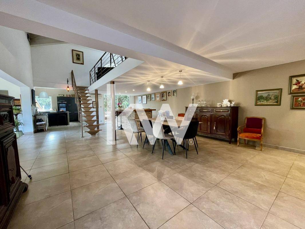 Image de l'annonce Maison 210m² avec piscine à NIMES