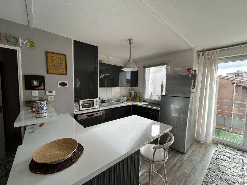 Image de l'annonce Métro Canal du Midi 2 pièces terrasse…