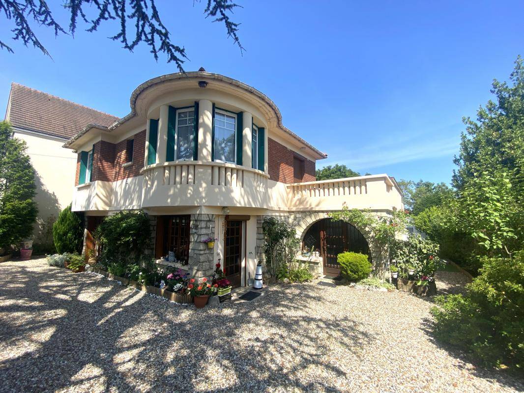 Image de l'annonce Maison de charme atypique avec dépendance T8