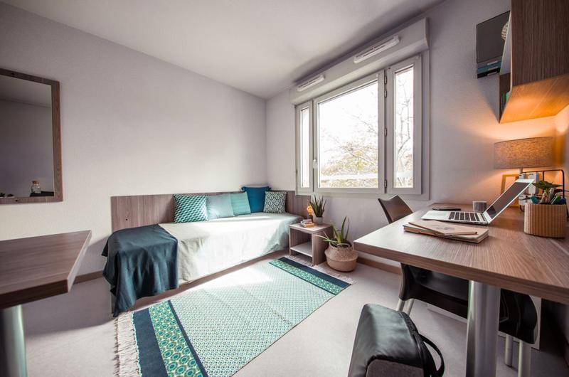 Image de l'annonce A LOUER - STUDIO MEUBLE ET EQUIPE…