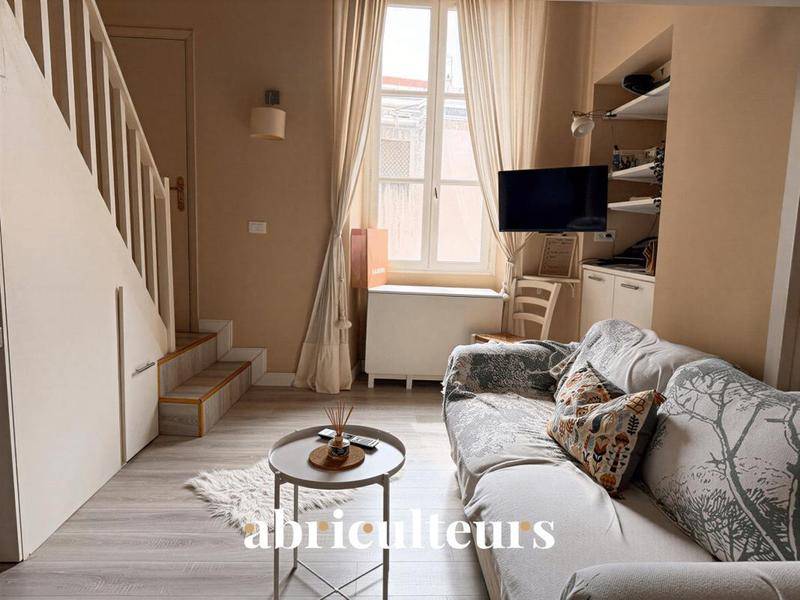 Image de l'annonce Charmant studio duplex rénové de 29,9 m²…