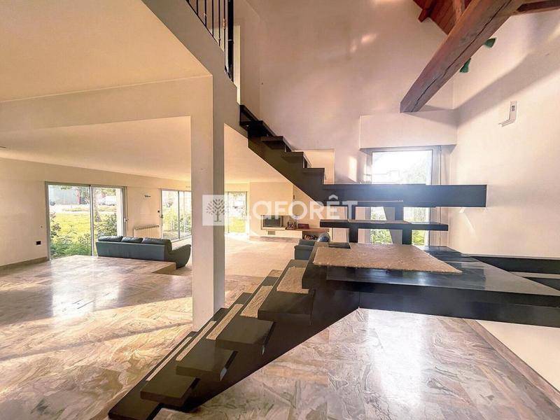 Image de l'annonce Maison PENMARCH 6 Pièces 206,7 m²