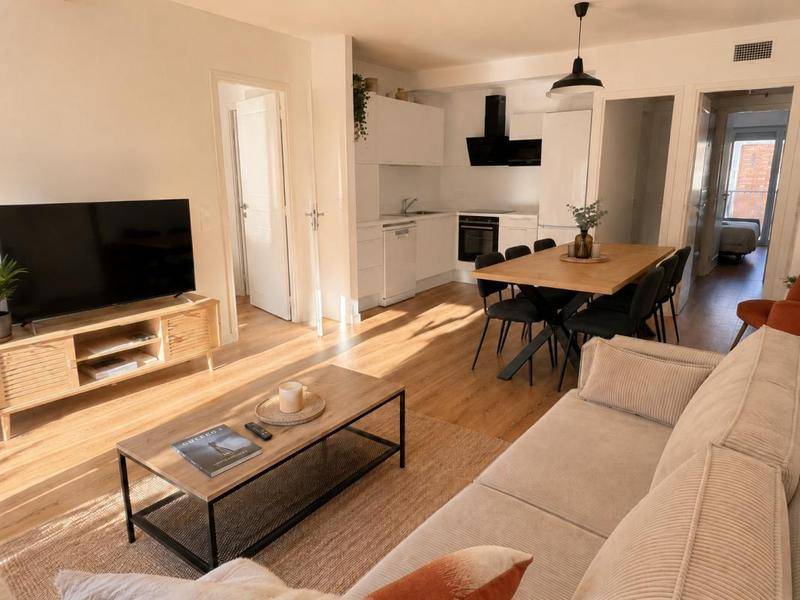 Image de l'annonce * APPARTEMENT LUMINEUX AVEC TERRASSE AUX CHARTRONS…