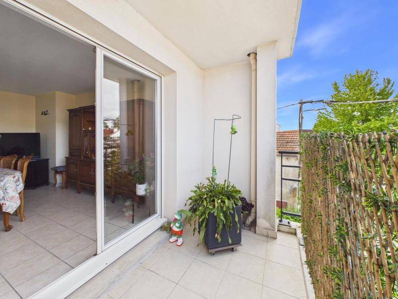 Image de l'annonce Appartement traversant avec balcon en vente proche…